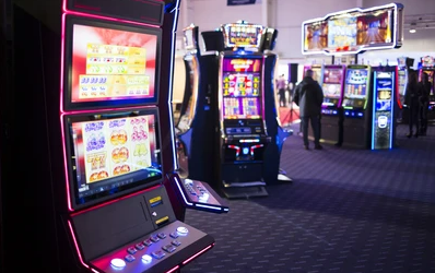 Bermain Poker di Casino Internet